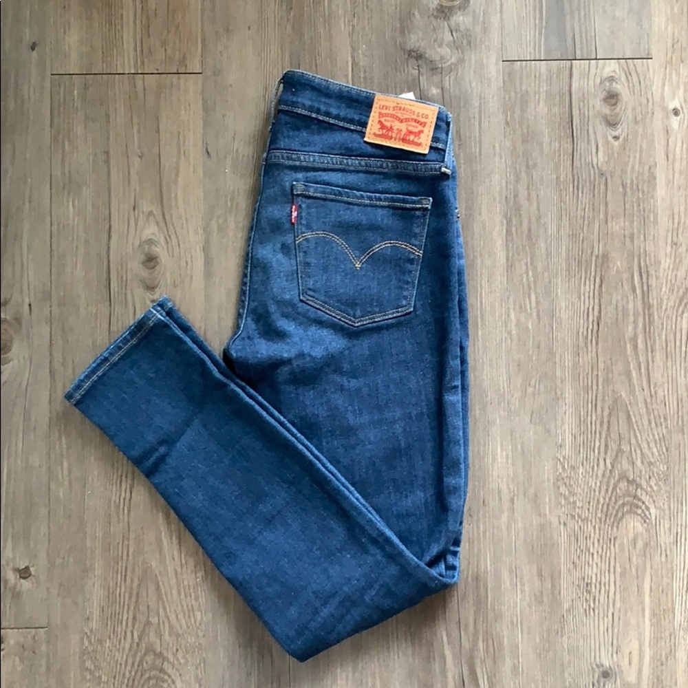 Levi’s 711 Skinny Jeans